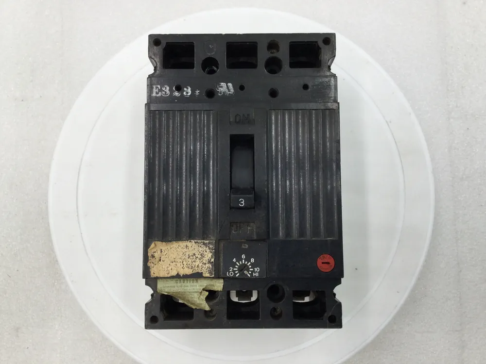 GE/General Electric 3 Amp 3 Pole Molded Case Circuit Breaker w/ Adjustable Trip Save Now